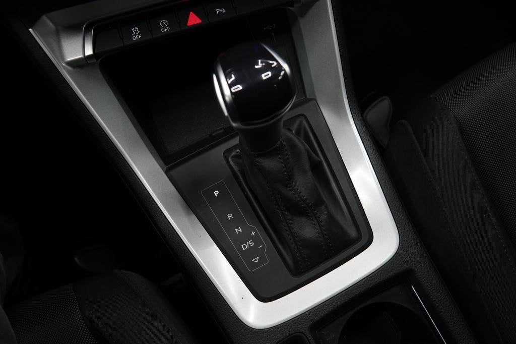 Audi Q3 35 tfsi | acc | carplay | pdc |