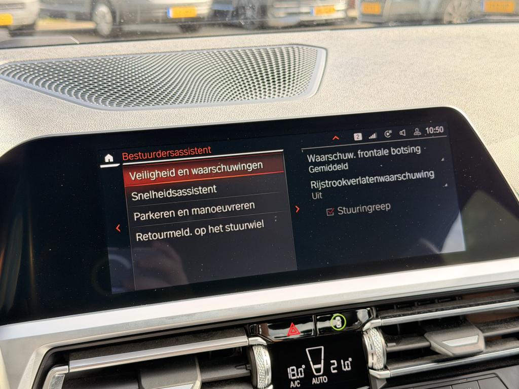 BMW 3-serie 320i m-sport | cruise | m zetels | apple carplay | navi | sfeer