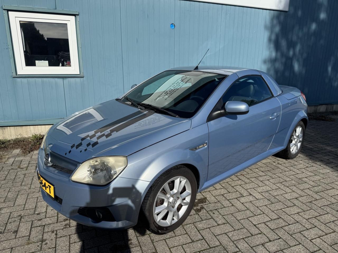 Leuke Opel Tigra 2005 met slechts 124.000 KM