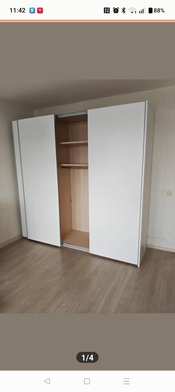 Kledingkast met 3 schuifdeuren