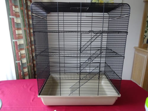 Knaagdierhok 58x38x71hoog.  Drie verdiepingen Z.g.a.n.