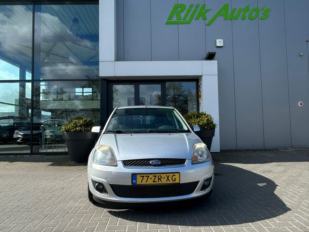 Ford Fiesta 1.3-8v futura * airco * trekhaak * l.m. velgen * e.l. ramen