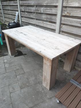 Steigerhouten tafel