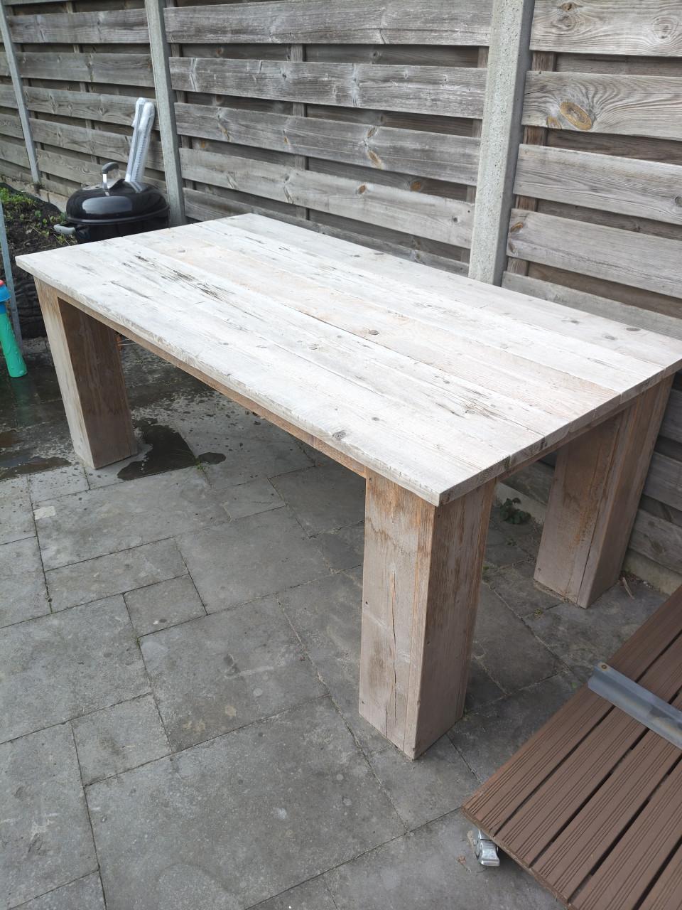 Steigerhouten tafel