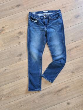 Mooie Levi's 711 Skinny jeans in een donkerblauwe wassing. W30 / L28