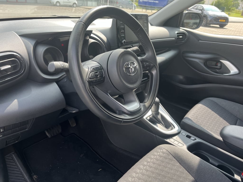 Toyota Yaris 1.5 hybrid dynamic | navi | camera |