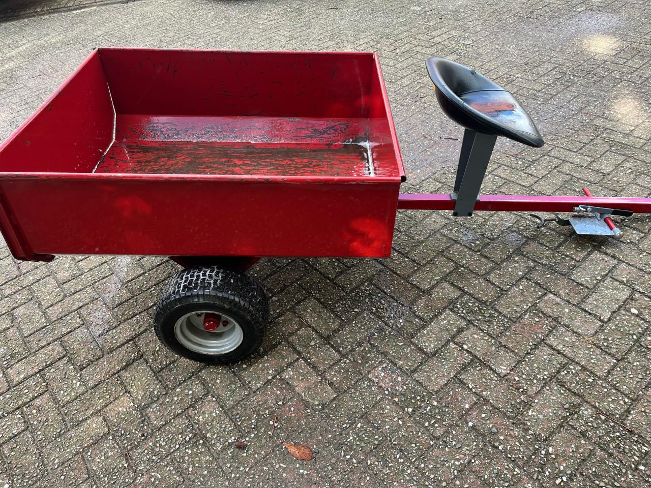 Kar voor zitmaaier of mini tractor