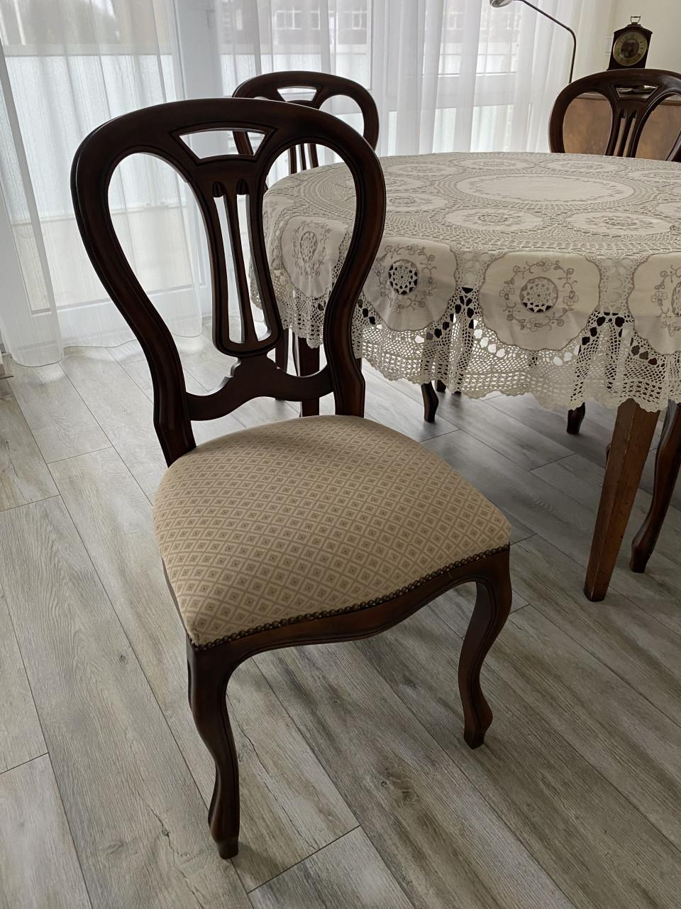 Eetkamer Tafel met 4 stoelen, mahonie hout