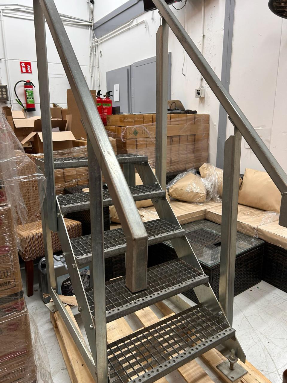 Trap 5 tredes verstelbaar 90 cm t/m 1mtr te verstellen