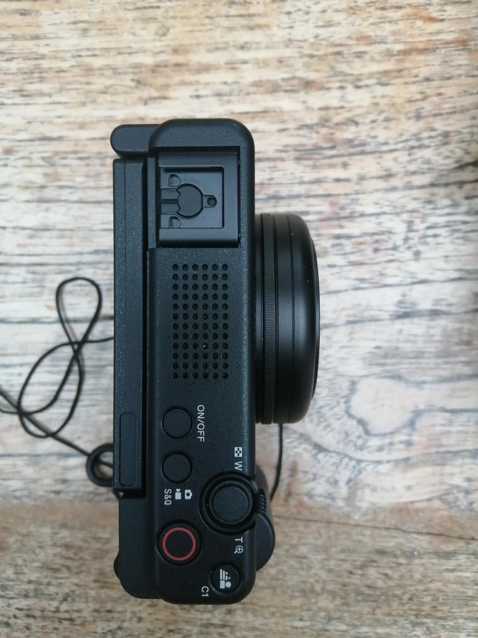 Sony vlogcamera ZV-1F met tasje en lensdop