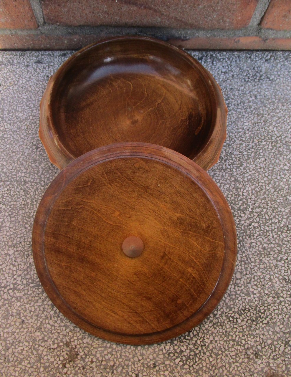 Mooi houten schaaltje met deksel.