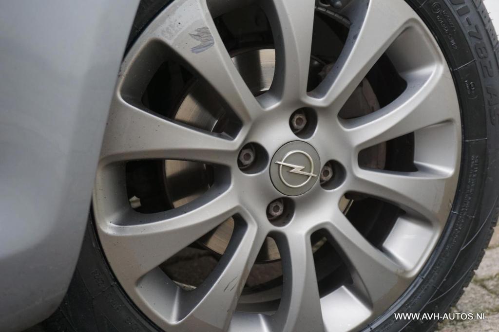 Opel Corsa 1.2-16v '111' edition