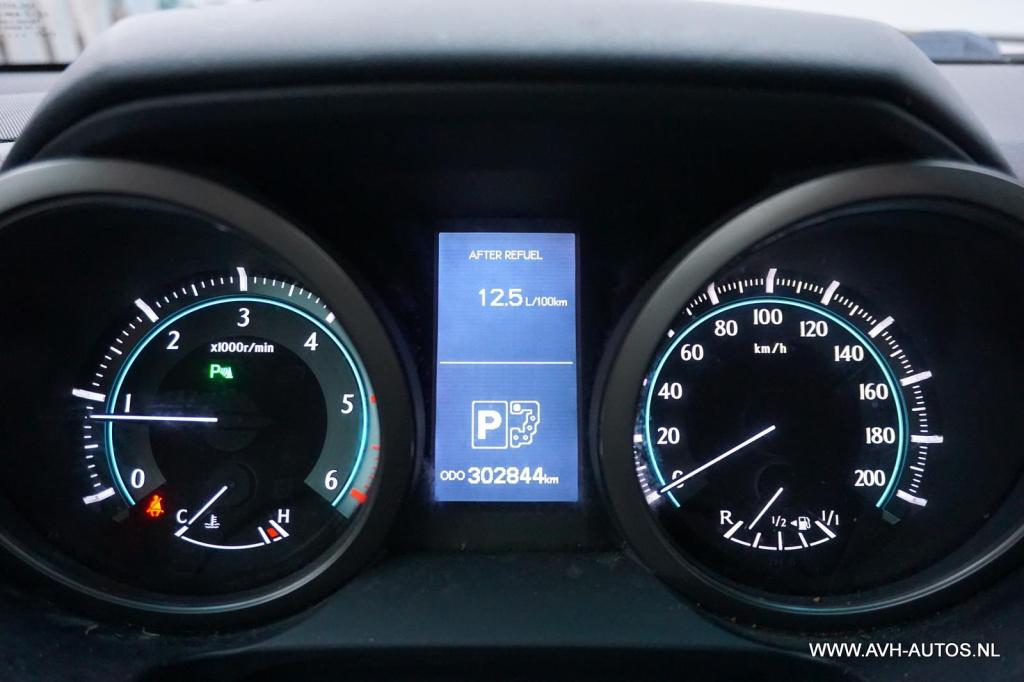 Toyota Land Cruiser 3.0 d-4d-f vx window van