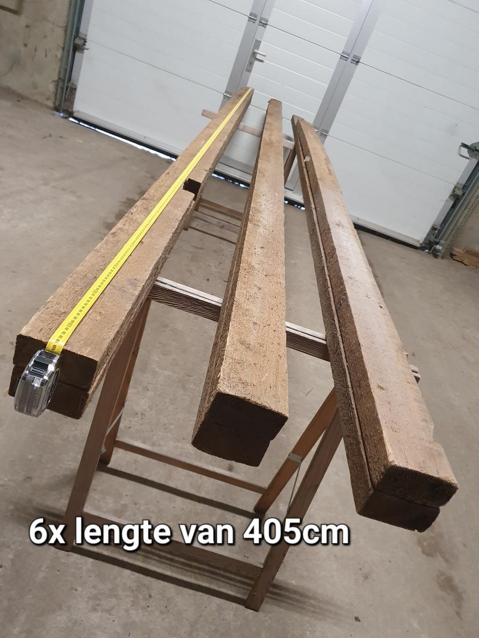 6 lengtes hout oud grenen balken totaal 23,6 meter