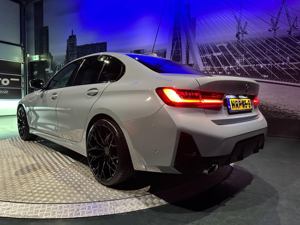 BMW 3-serie 318i m sport edition *schuifdak*shadow line*camera*laser*