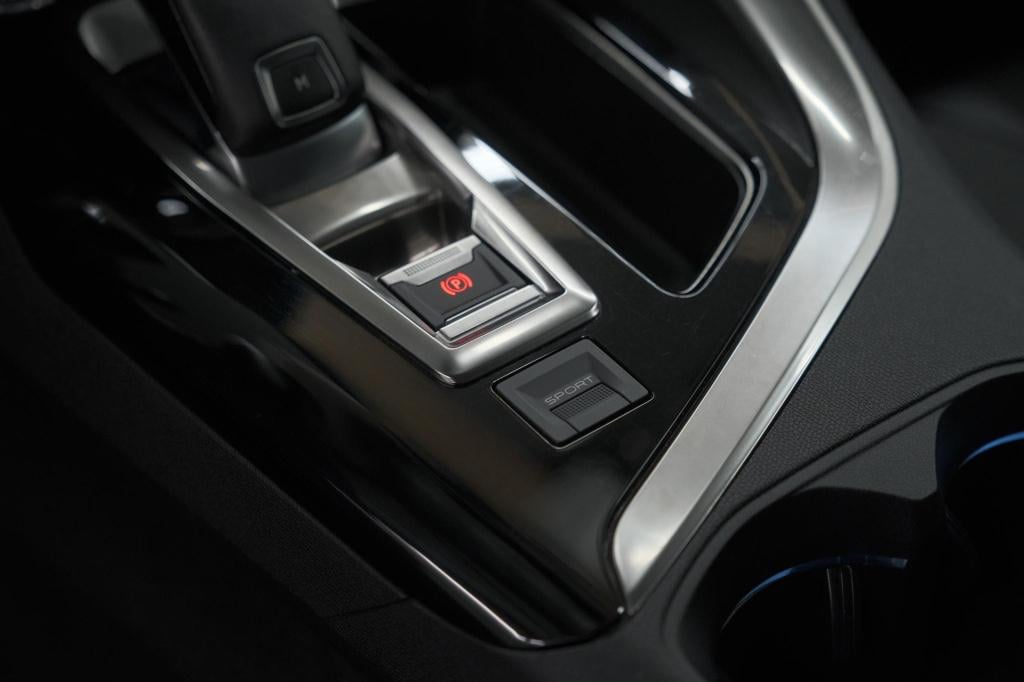 Peugeot 5008 puretech 130 eat8 crossway | trekhaak | camera | navigatie | a