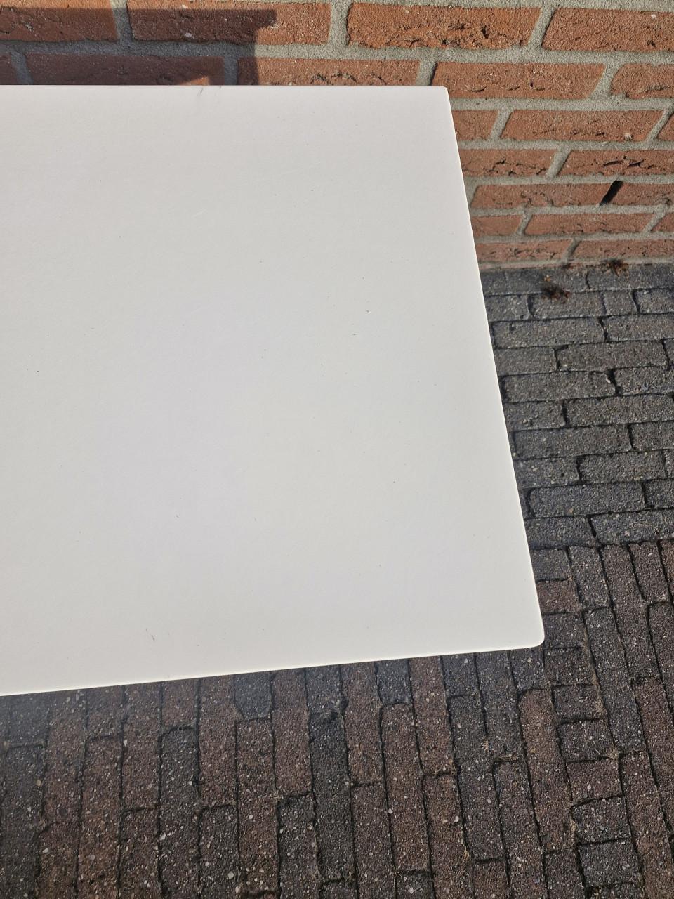 IKEA tafeltje