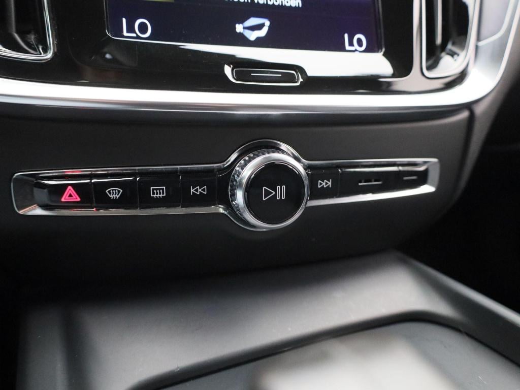 Volvo V60 2.0 b3 momentum business | automaat | virtual cockpit | dab | led