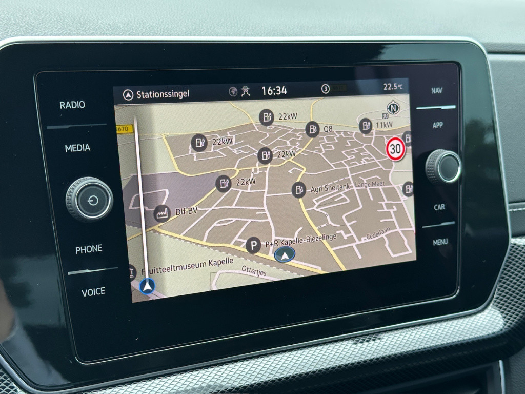 Volkswagen T-cross 1.5 tsi 150pk dsg r-line | camera | trekhaak | navi | iq