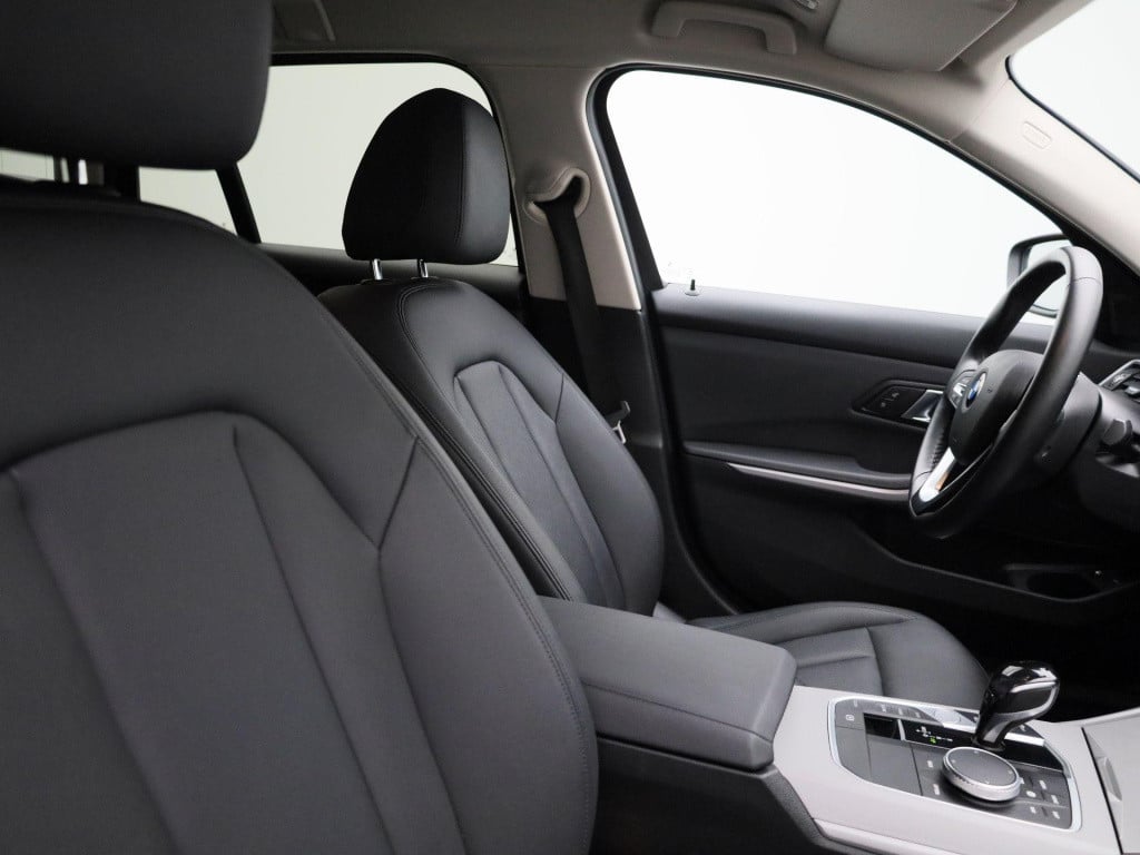 BMW 3-serie touring 330e business edition plus | automaat | navigatie | app