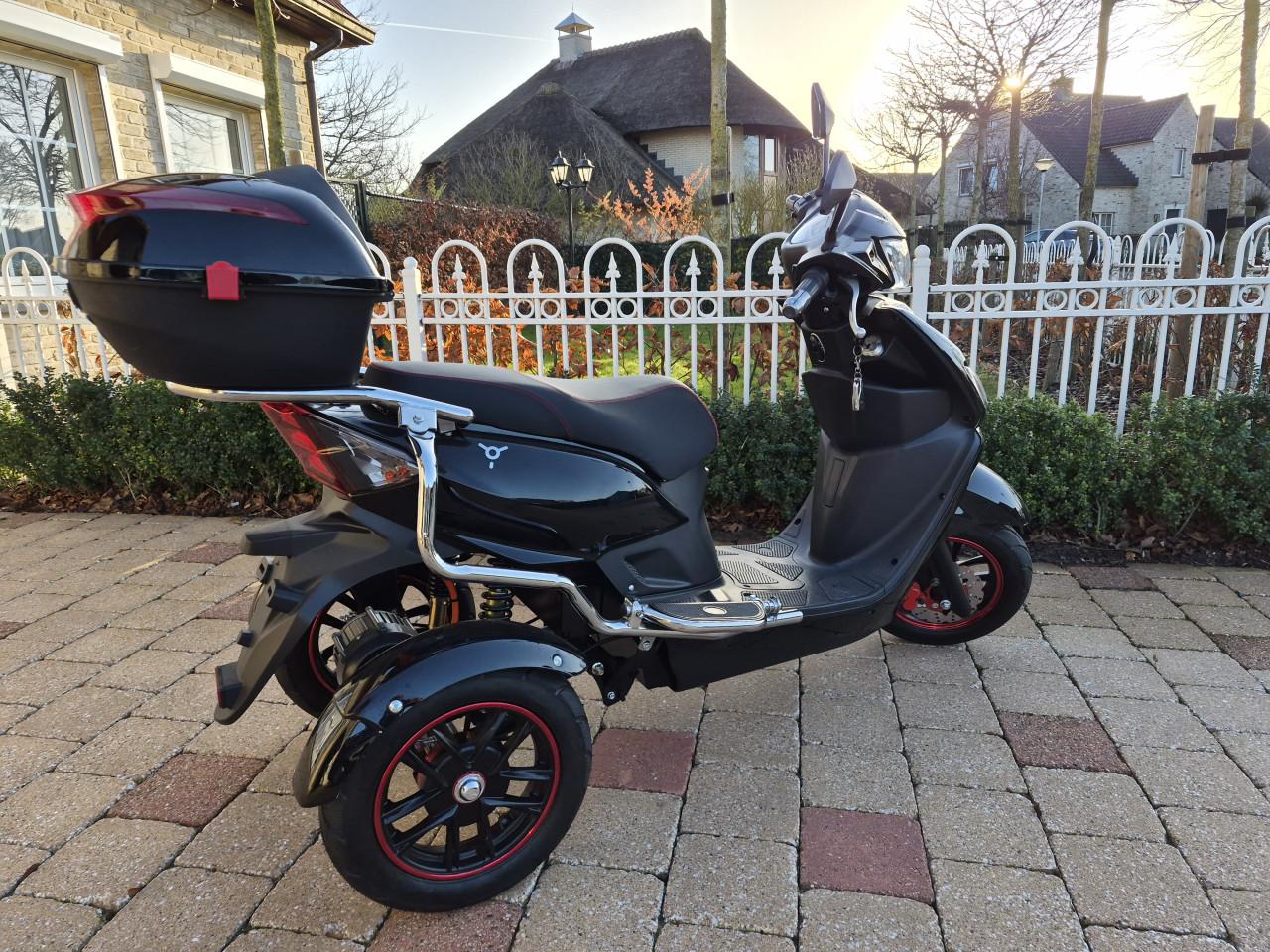 Scootmobiel IVA T3 - in nieuwstaat