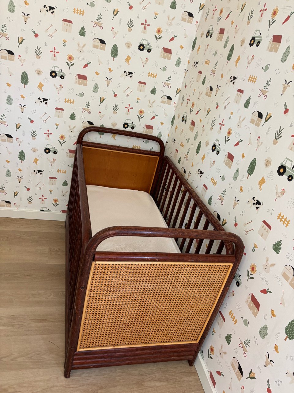 Uniek vintage ledikantje 120x60 (matrasmaat)