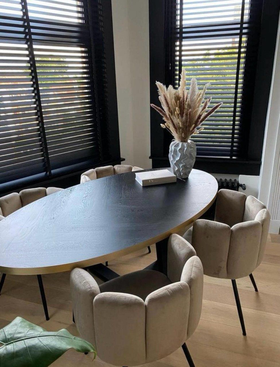 Mooie tafel en lamp