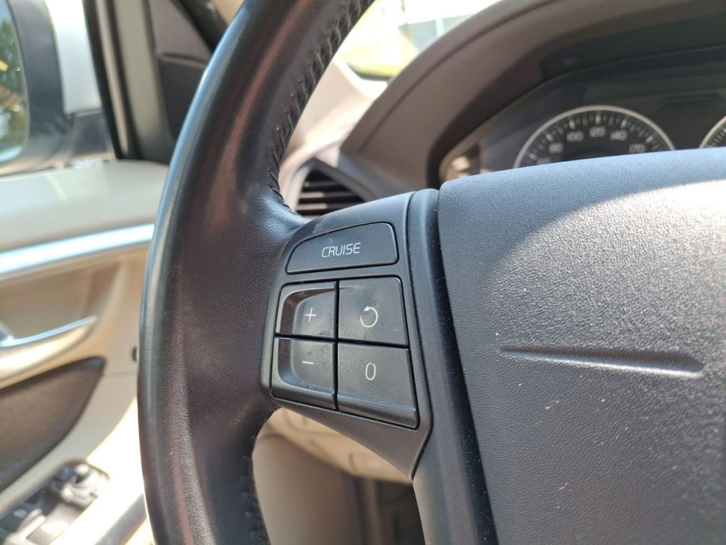 Volvo XC60 2.0 t5 kinetic xenon | leder | dealer onderhouden!