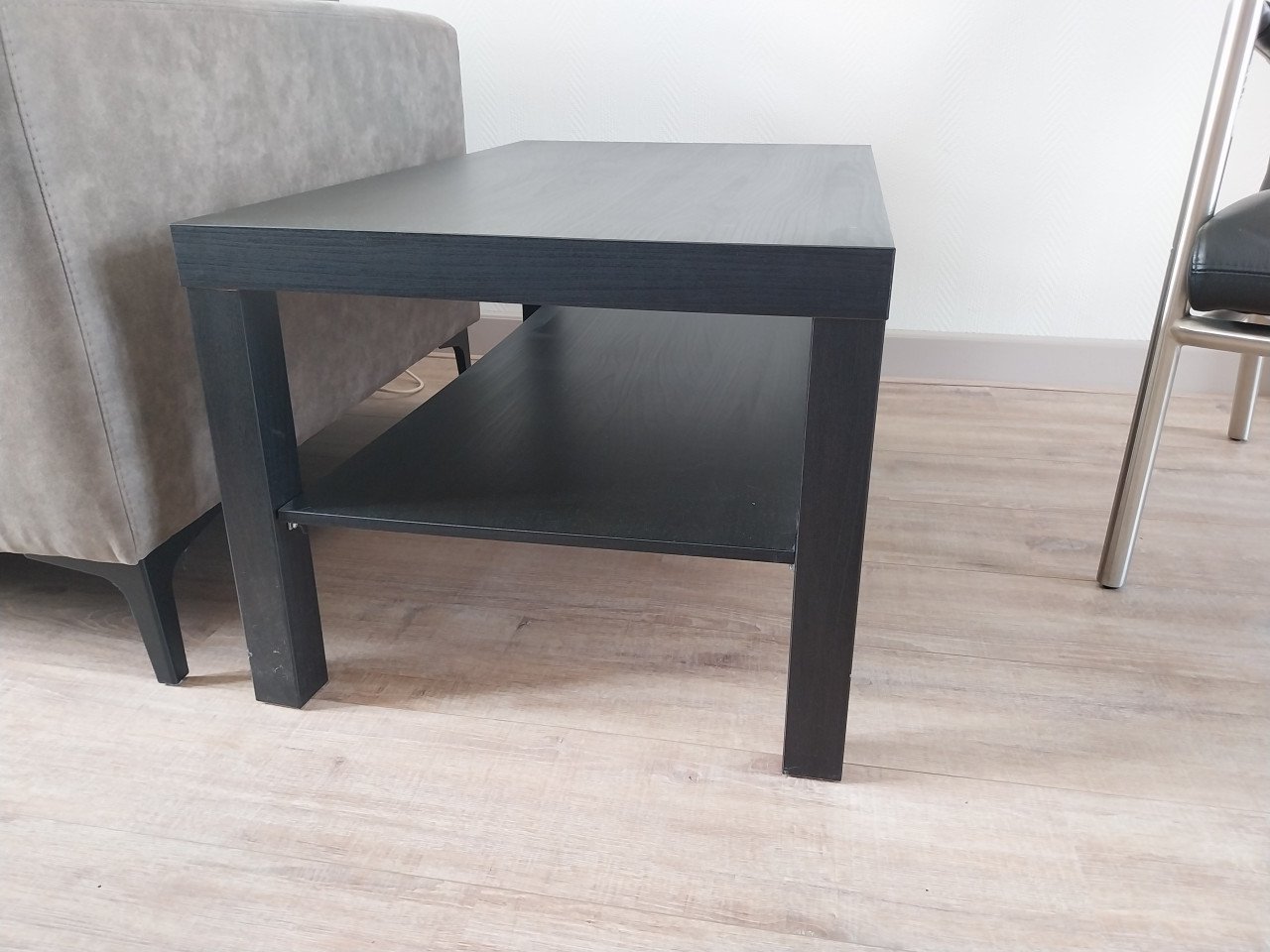 Kleine salontafel of bijzettafel zwart
