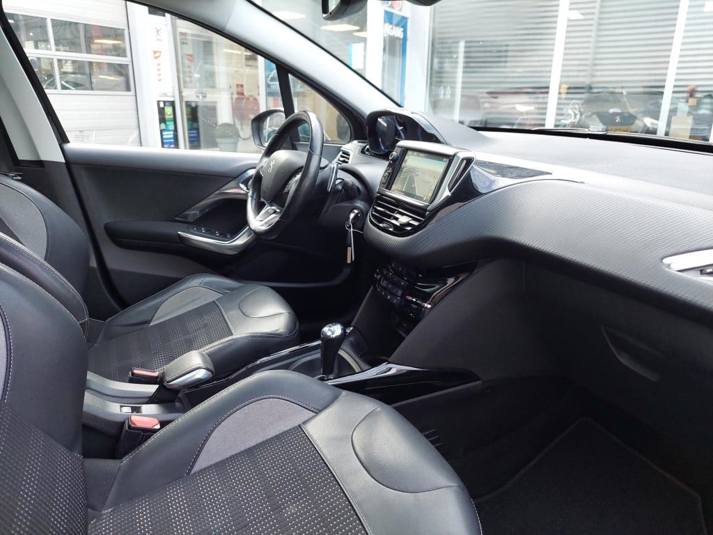 Peugeot 2008 suv 1.2 allure automaat pano/clima/lmv