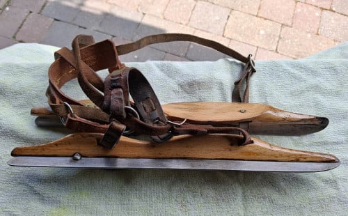 Oude Houten Schaatsen (Noren)