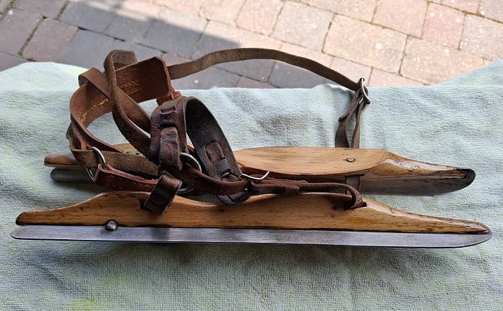 Oude Houten Schaatsen (Noren)