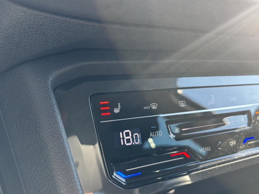 Volkswagen Tiguan 1.5 tsi elegance trekhaak |  camera | apple carplay/andro