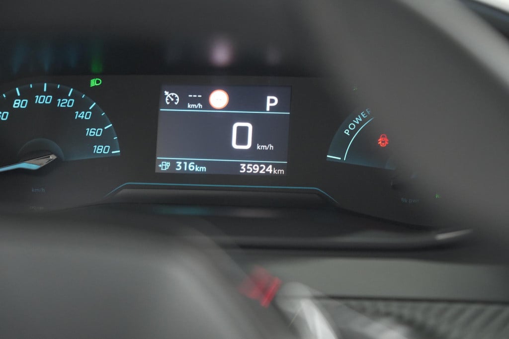 Peugeot 208 ev active 50 kwh | navigatie | apple carplay | climate control