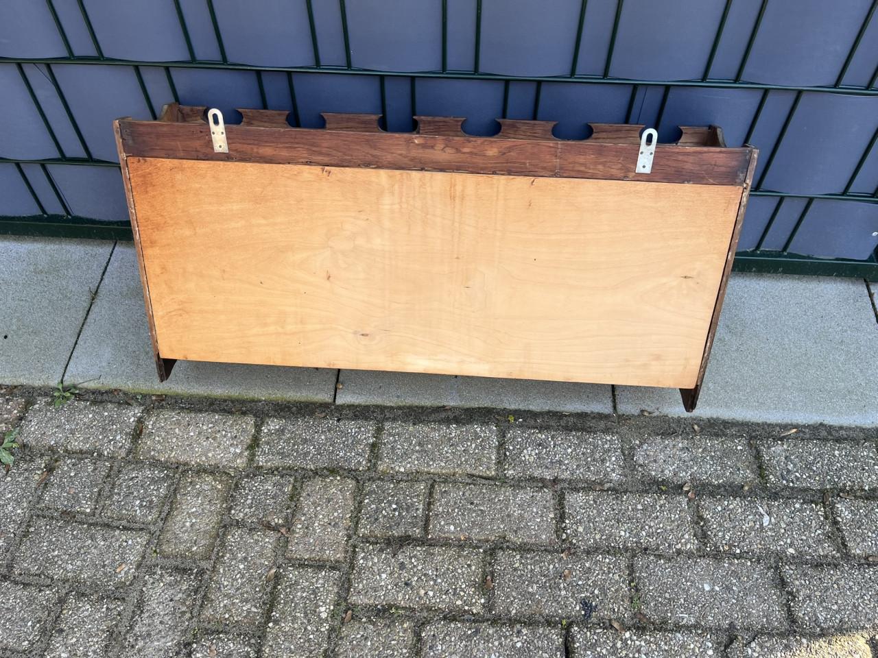 Wandkastje met glazen deurtjes