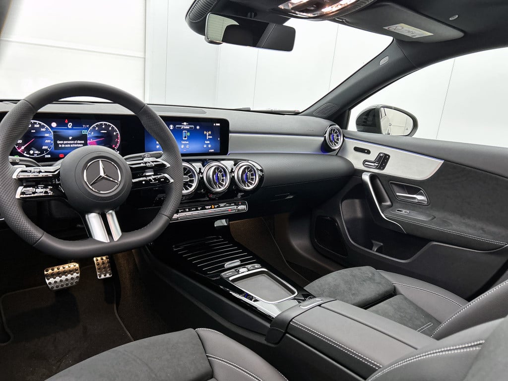 Mercedes-Benz A-Klasse 180 business solution amg | nightpakket | amg line p