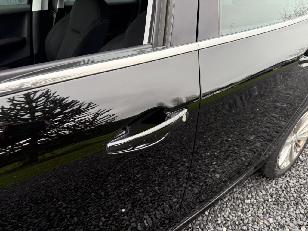 Peugeot 208 1.2 puretech blue lease executive 5-drs