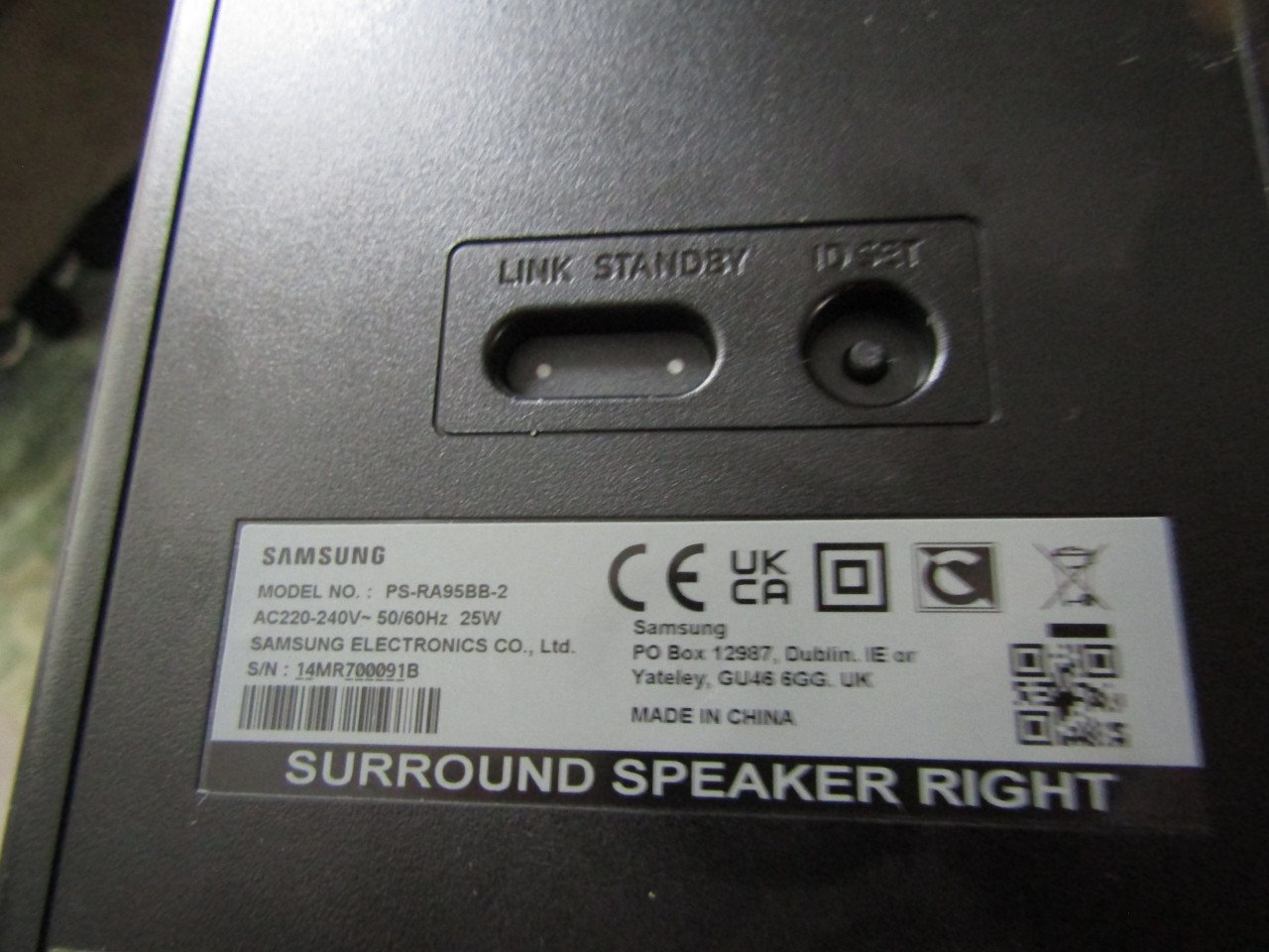 Soundbar surround speakers