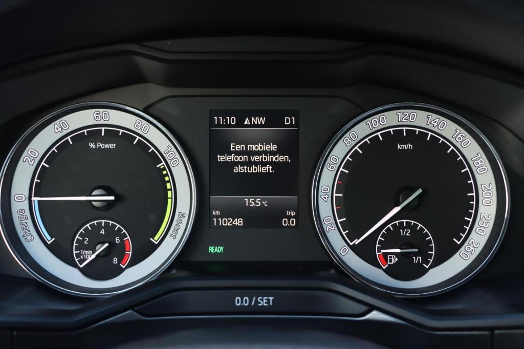 Skoda Superb combi 1.4 ehybrid style 218pk dsg6 | soh 93,1% | memory | stoe