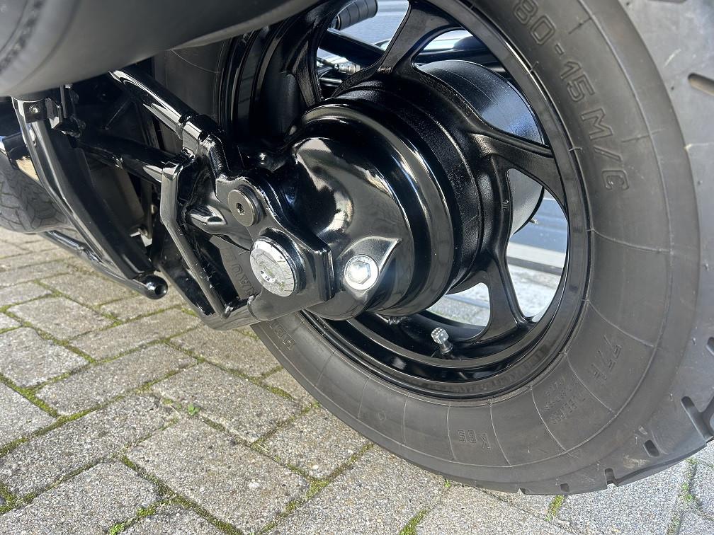 Suzuki M800 Intruder uit 2005 met 23dkm, windscherm/valbeugel etc €4500,-