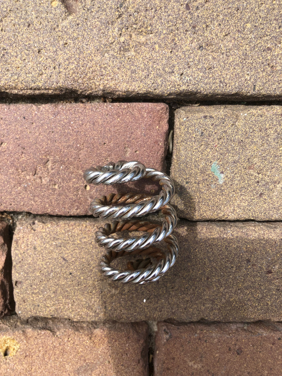 Mooie vintage metalen veer.