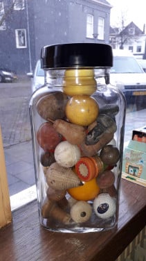 Tonnema snoeppot met tollen en ballen