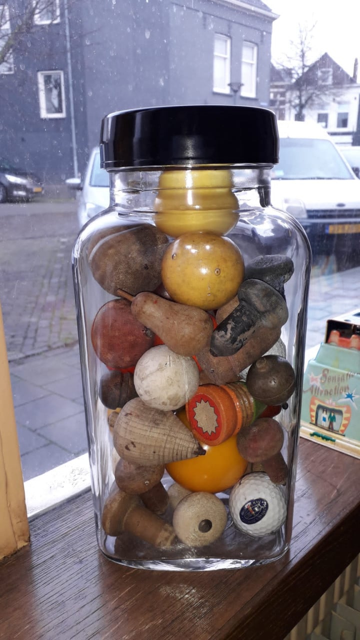 Tonnema snoeppot met tollen en ballen