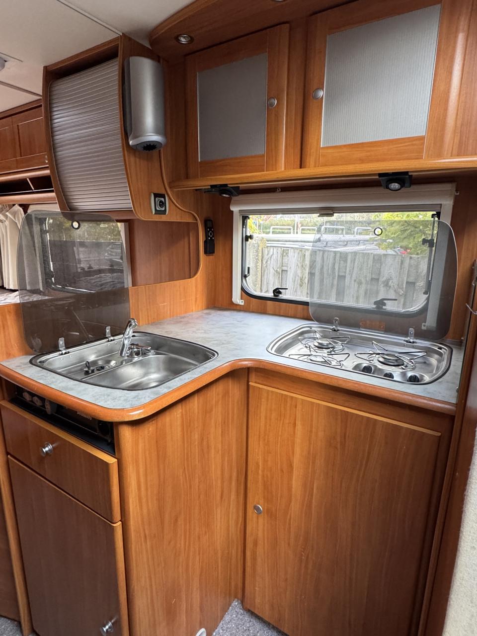 Dethleffs intergraal camper