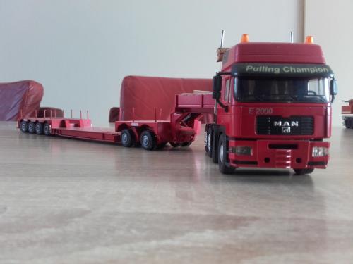 Conrad MAN F2000 met dieplader.