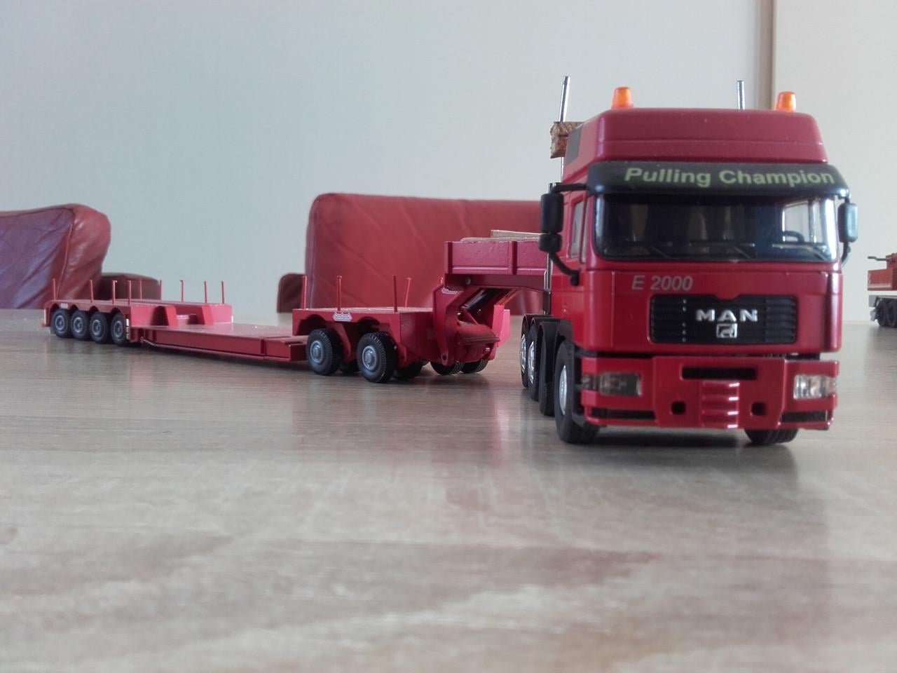 Conrad MAN F2000 met dieplader.