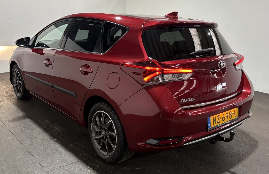 Toyota Auris 1.2t volcano edition