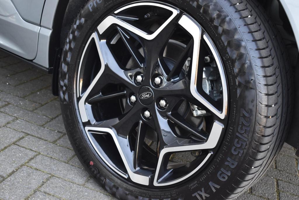 Ford Kuga 2.5 phev st-line | climate control | cruise control | winterpakke