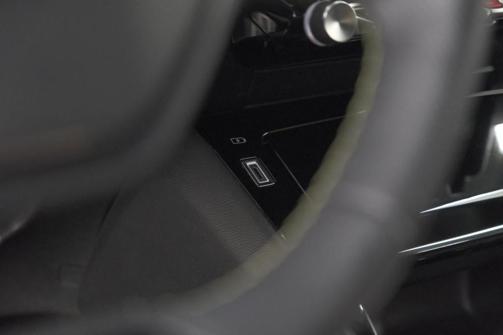 Peugeot 208 1.2 hybrid 145 e-dcs6 gt | alcantara pakket | camera | apple ca