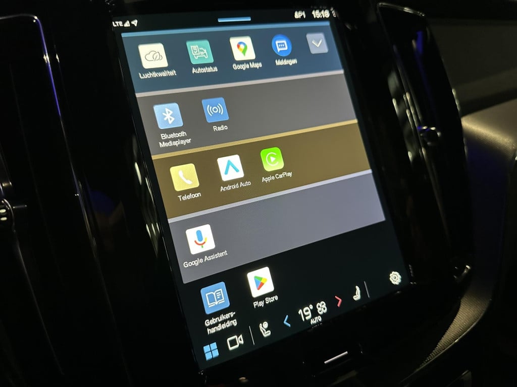 Volvo XC60 2.0 t8 plug-in hybrid awd plus black edition *luchtvering*hud*b&